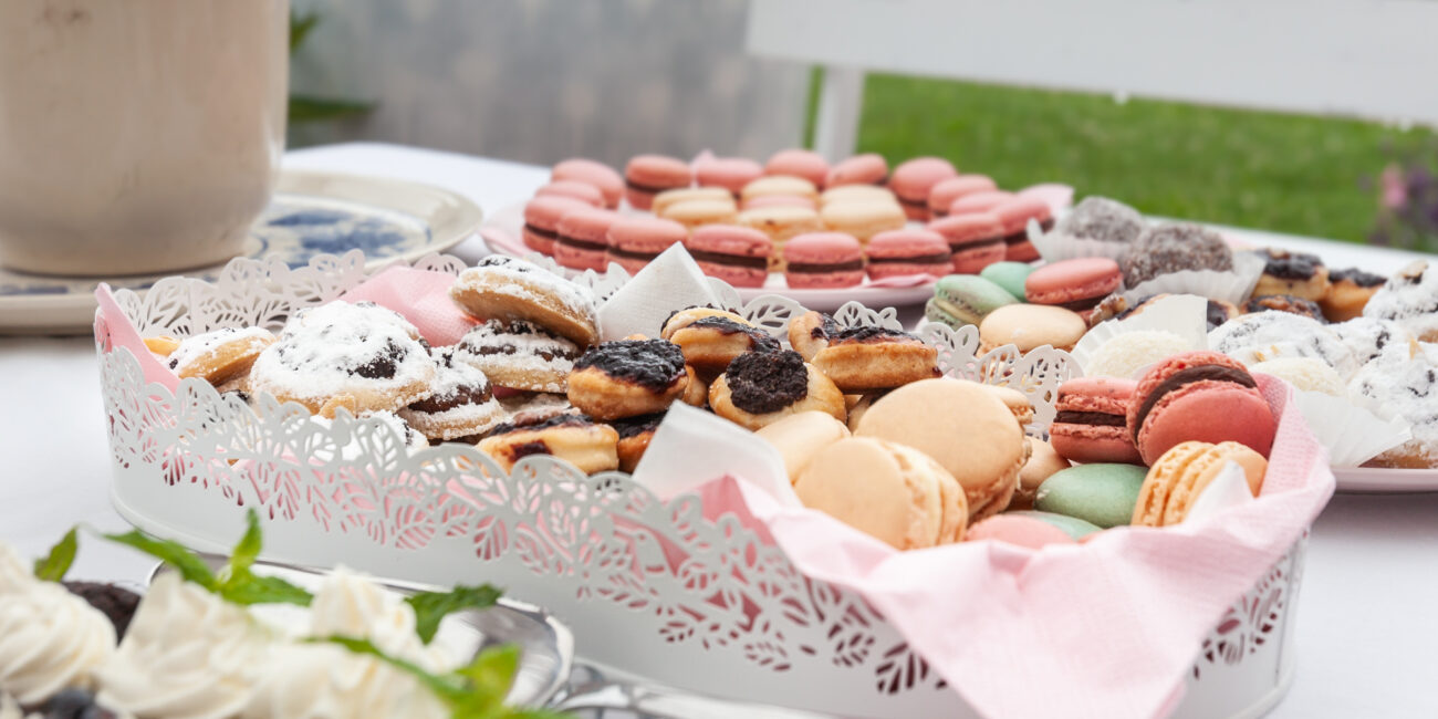 svatební sweet bar, makronky a mlsný koutek